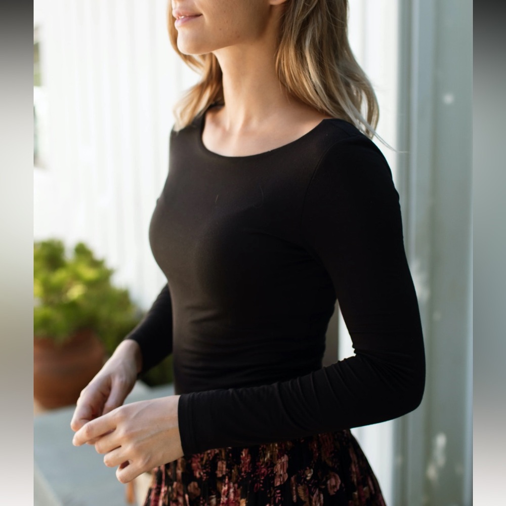 Carly Jean Los Angeles (CJLA) Harper long sleeve top - sz. M - Black - NWT